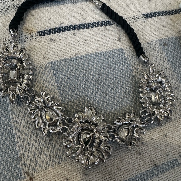 Elegant Silver and Green Statement Necklace - Picture 3 of 9